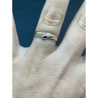 Ladies 9ct Yellow Gold Red Gemstones Ring
