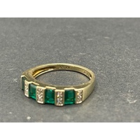 Ladies 9ct Yellow Gold Green Gemstone and Diamond Ring