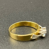 Ladies 18ct Yellow Gold Natural Diamond Ring