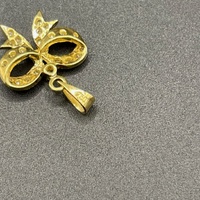 Ladies 18ct Yellow Gold Natural Diamond Bow Pendant