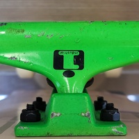 UMA 31" Skateboard Complete with Industrial Trucks – Street & Park Deck