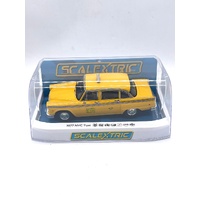 Scalextric C4432 1977 NYC Classic Yellow Taxi New York Slot Car