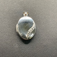 Ladies 10ct White Gold Oval Locket Pendant