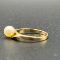 Ladies 9ct Yellow Gold White Pearl Ring