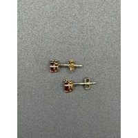 Ladies 9ct Yellow Gold Red Heart Gemstone Stud Earrings