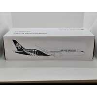 Air New Zealand BOEING 787-9 Dreamliner Model Scale 1/200 White (Pre-Owned)
