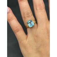 Ladies 18ct Yellow Gold Blue Gemstones and Diamonds Ring