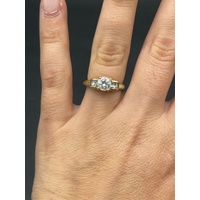 Ladies 9ct Yellow Gold Cubic Zirconia Ring