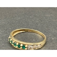 Ladies 9ct Yellow Gold Green Gemstone Ring