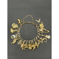 Ladies 9ct Yellow Gold Oval Curb Link Charm Bracelet