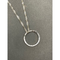 Ladies 9ct White Gold Margarita Twist Link Chain & Circle Pendant