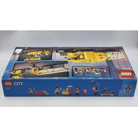 LEGO City Delivery Truck 60440 1061pcs Forklift Minifigures Ages 8+