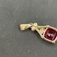 Ladies 9ct Yellow Gold Red Gemstone Pendant