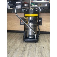 UNIMAC UM-10S 2400W 100L 50Hz Wet Dry and Vacuum with Attachments