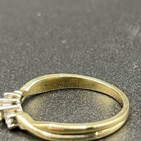 Ladies 9ct Yellow Gold Natural Diamond Ring