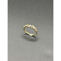 Ladies 9ct Yellow Gold Vine Pattern Diamond Ring