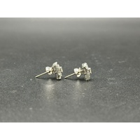 Ladies 18ct White Gold Diamond Cluster Stud Earrings