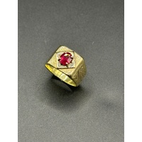 Men’s 18ct Yellow Gold Red-Coloured Stone Signet Ring