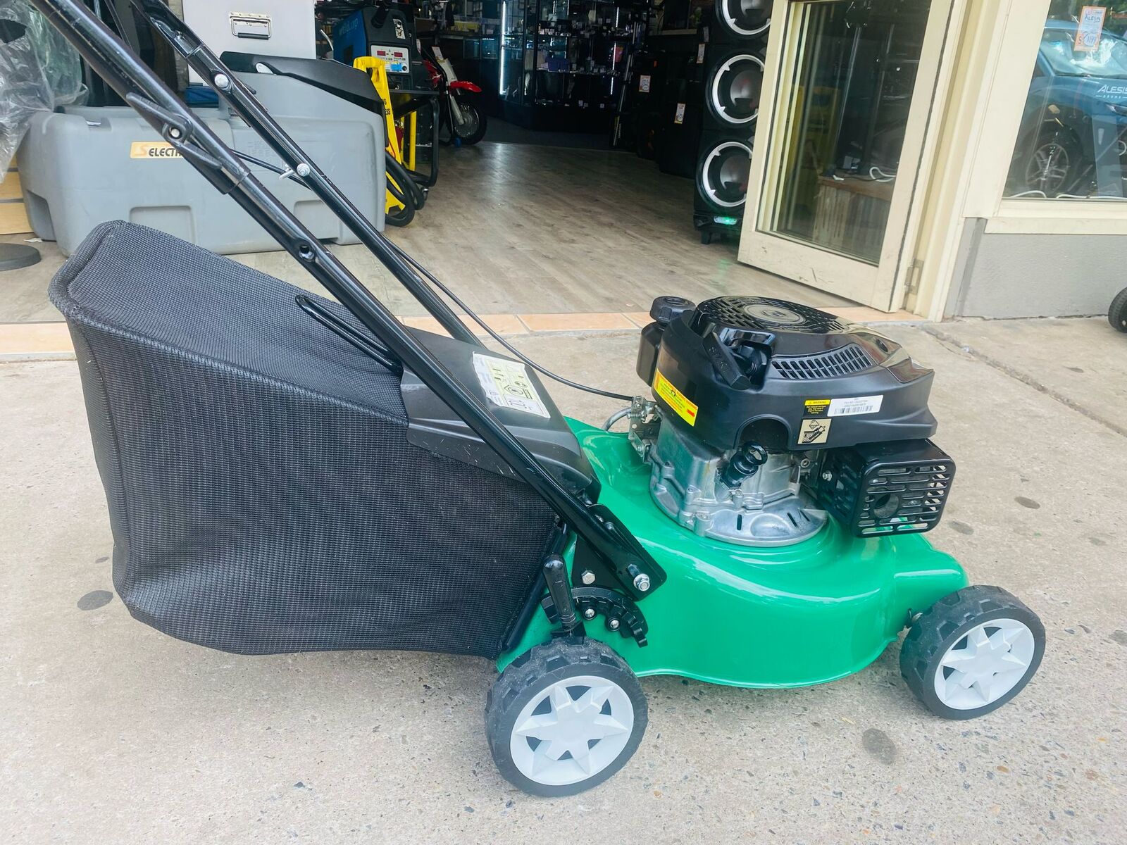 Cheetah cut and catch lawn 2025 mower