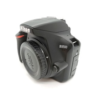 Nikon D3500 Digital Camera with 18-55mm Lens Charger 2x Batteries and Bag