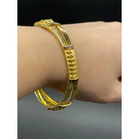 Ladies 23ct Yellow Gold Round Pattern Bangle