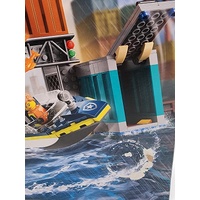 LEGO City Police Speedboat and Crooks Hideout 60417