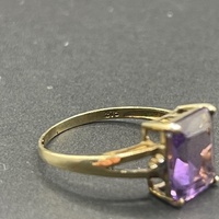 Ladies 9ct Yellow Gold Purple Gemstone Ring