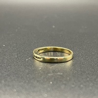 Ladies 9ct Yellow Gold Natural Diamond Ring