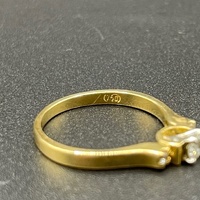 Ladies 18ct Yellow Gold Natural Diamond Ring