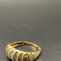 Ladies 9ct Yellow Gold Natural Diamond Ring