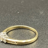 Ladies 10ct Yellow Gold Diamond Ring