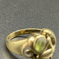 Ladies 9ct Yellow Gold Green Gemstone Ring