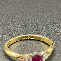Ladies 18ct Yellow Gold Red Gemstone & Diamond Ring
