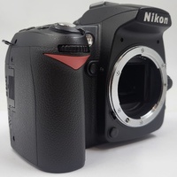 Nikon D90 12.3MP DSLR Camera Kit Low Shutter Count 2471 with Accessories