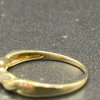 Ladies 9ct Yellow Gold Diamond Twist Pattern Ring