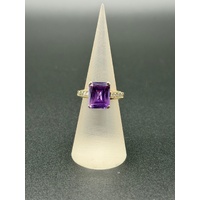 Ladies 9ct Yellow Gold Purple Gemstone & Diamond Ring