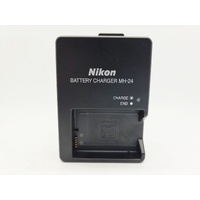 Nikon D5600 24.2MP DSLR Camera with AF-P 18-55mm VR Lens Bag Charger