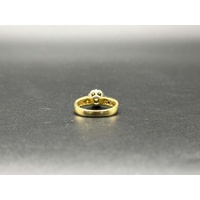 Ladies 18ct Yellow Gold Diamond Cluster Flower Ring