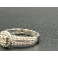 Ladies 18ct White Gold Diamond Cluster Ring