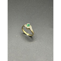 Ladies 18ct Yellow Gold Green Stone & Diamond Ring