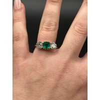Ladies 18ct White Gold Green Gemstone & Diamond Ring