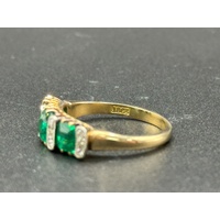Ladies 18ct Yellow Gold Green Gemstone & Diamond Ring
