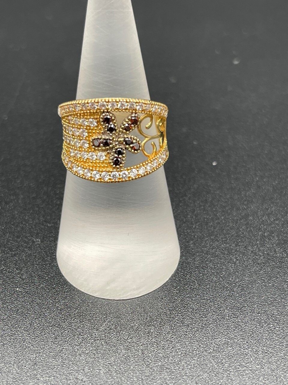 Ladies 18ct Yellow Gold Flower Design CZ Ring Pre Owned