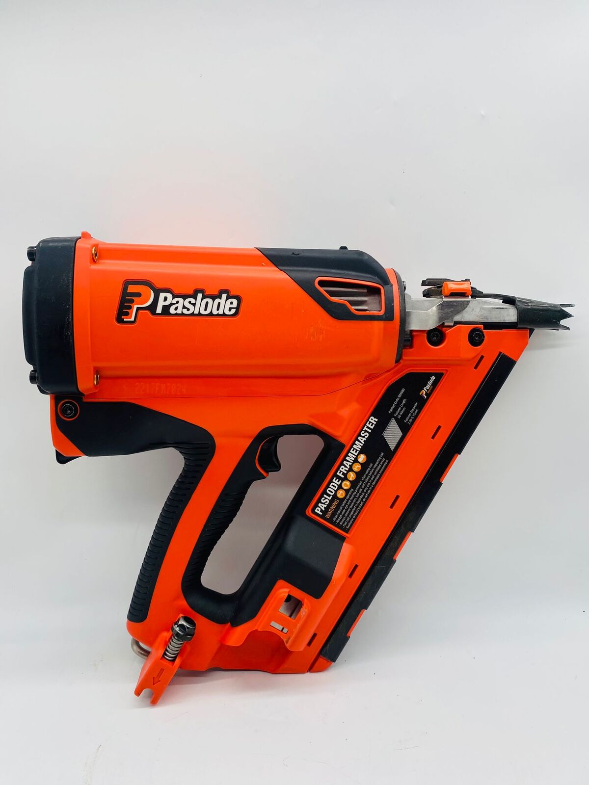 Paslode Angled Bradder Gun B20580 with Case Battery and
