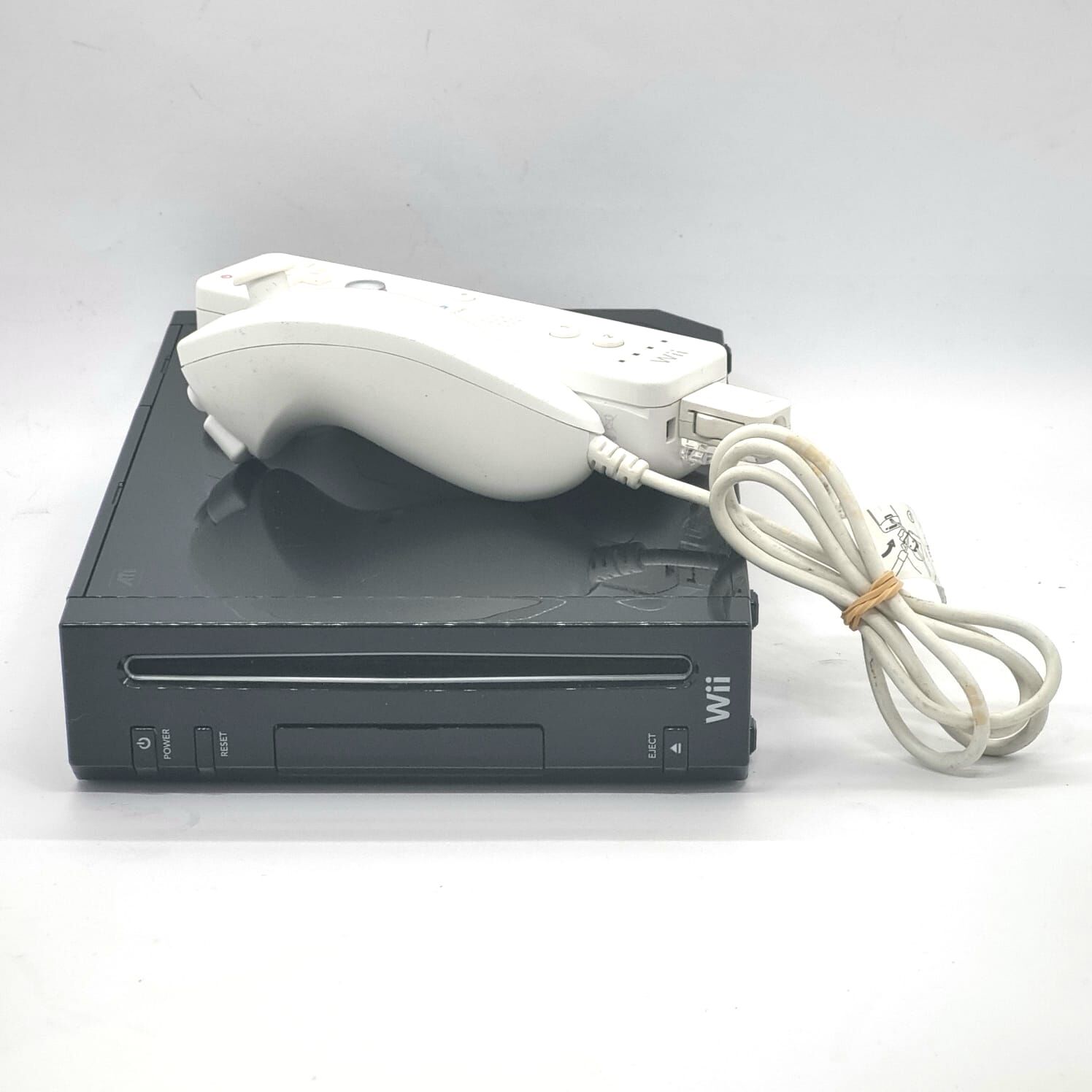 Nintendo Wii Gaming Console RVL-001(AUS) with Remote and Nunchuck
