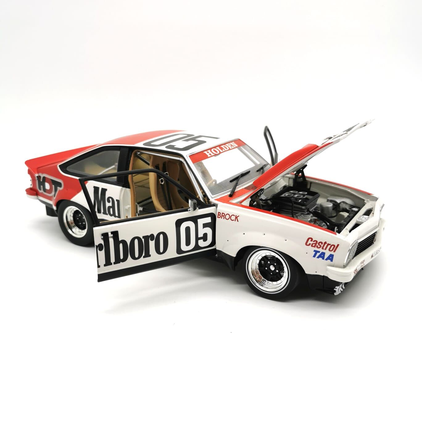Classic Carlectables 1:18 Holden A9X Torana 05 Brock 1979 Sandown 400