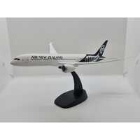 Air New Zealand BOEING 787-9 Dreamliner Model Scale 1/200 White (Pre-Owned)