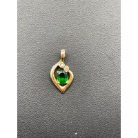 Ladies Solid 9ct 2.2 Grams Yellow Gold Green Gemstone Pendant Fine Jewellery 