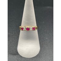 Ladies 9ct Yellow Gold Red Gemstone & Diamond Eye Catching Design Fine Jewellery