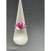 Ladies 9ct Yellow Gold Pink Gemstone Ring (Pre-Owned)